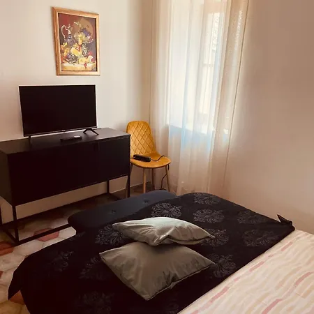 Casa Rossa - Maggiore Guest house 3*